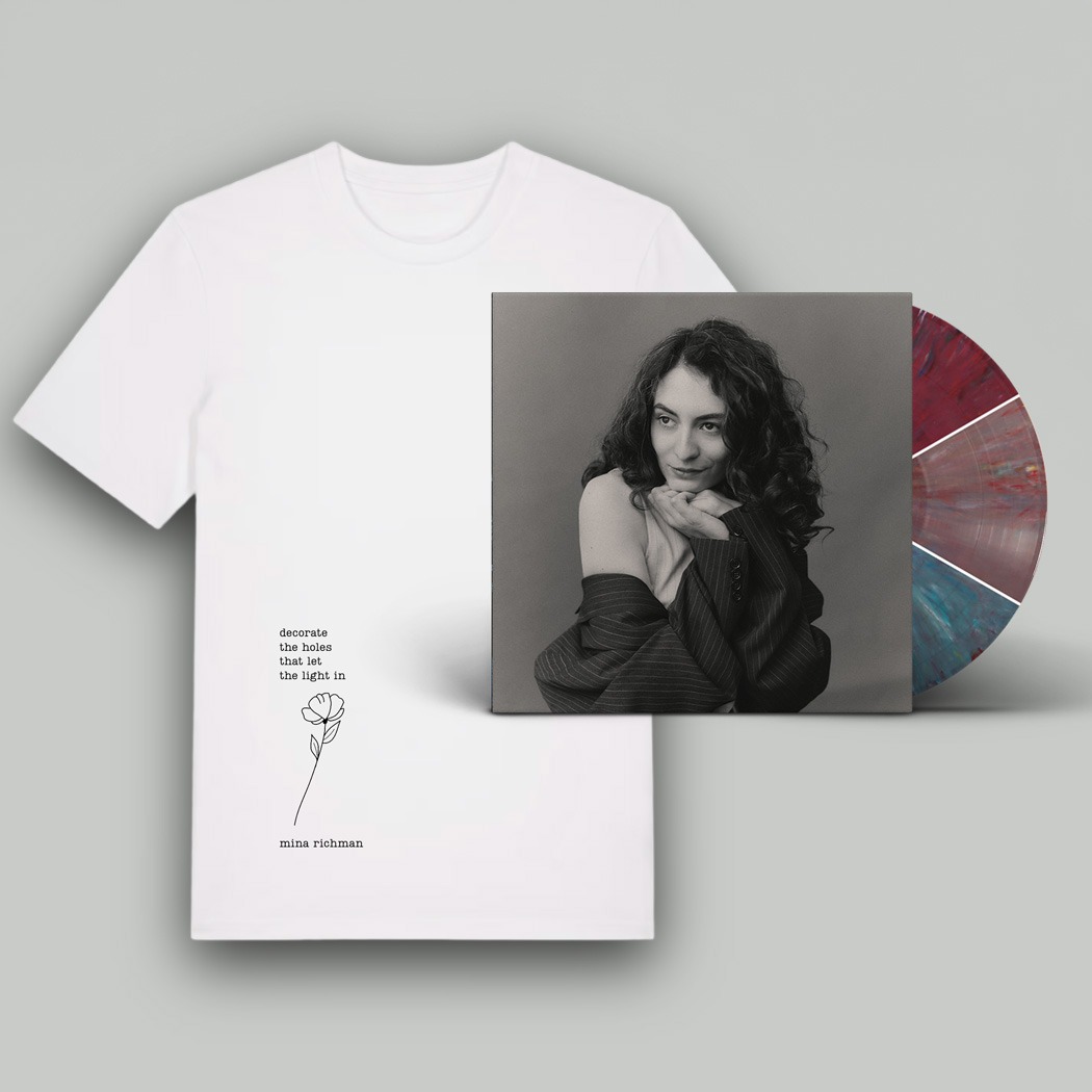 Mina Richman – T-Shirt „decorate the holes that let the light in“